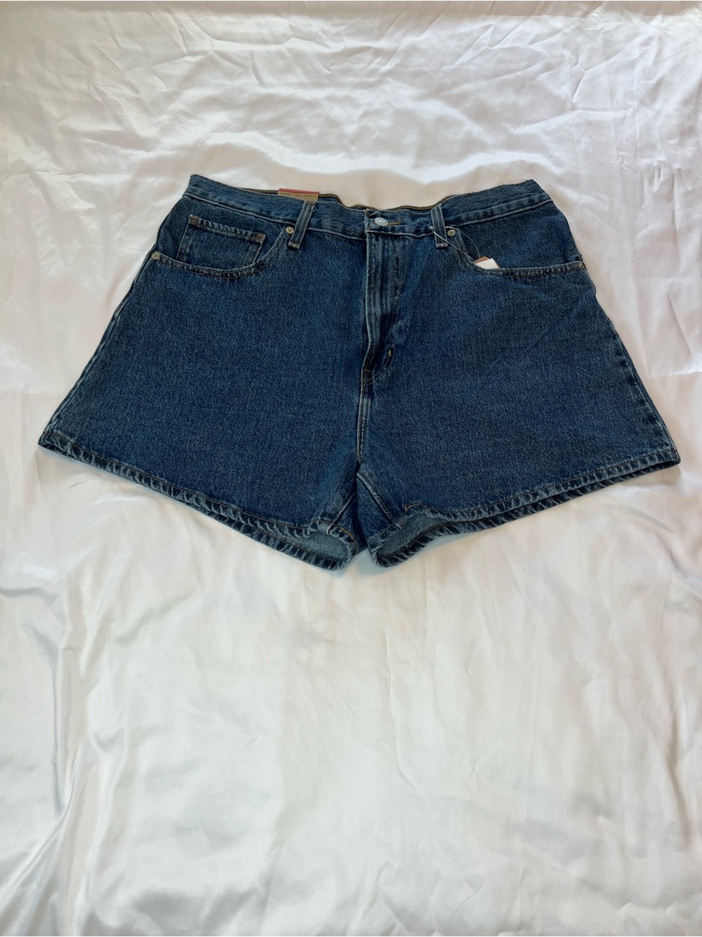 NWT Levi’s High Waisted Mom Short Size 33 Dark Wash
